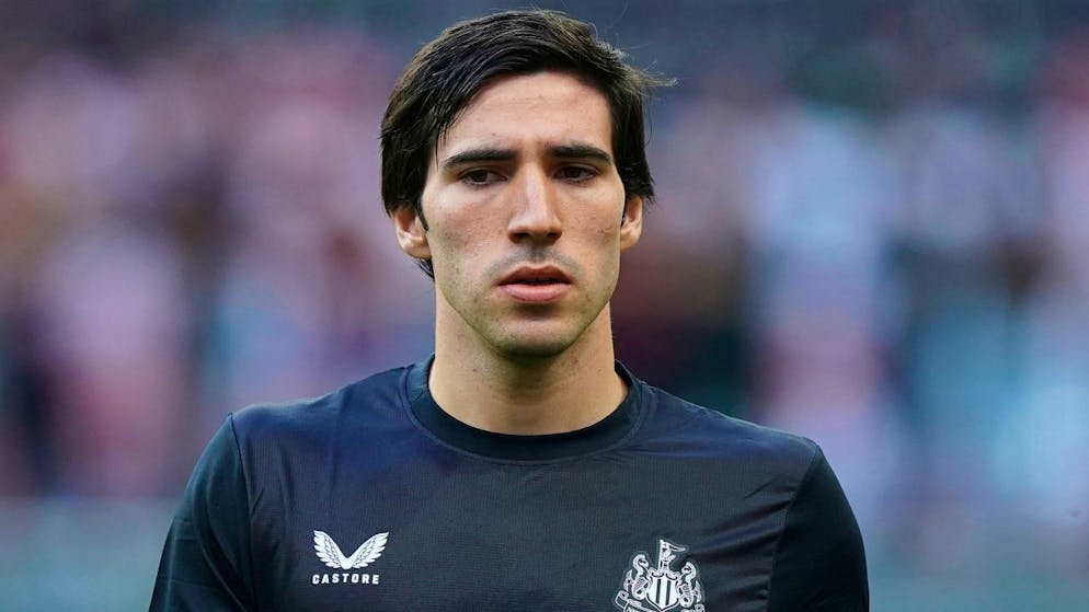 Wegen mutmasslicher illegaler Wetten: Sandro Tonali - bei Newcastle Teamkollege von Fabian Schär - wird nach der Verurteilung durch den italienischen Fussballverband nun auch vom englischen Fussballverband angeklagt