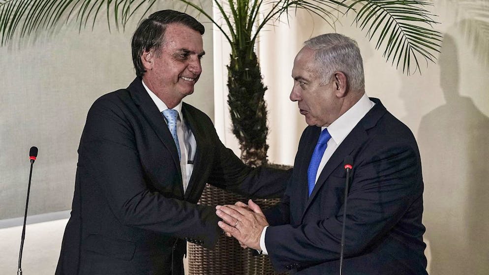 Der ehemalige Präsident von Brasilien, Jair Bolsonaro (links), ist ein Verbündeter des israelischen Ministerpräsidenten Benjamin Netanjahu (rechts). (Archivbild)