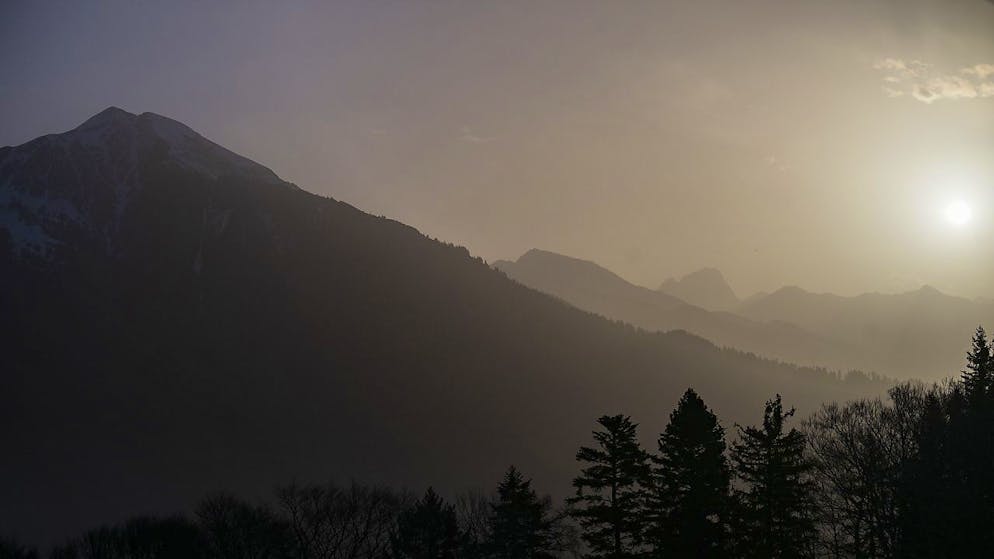 Wilde Theorien fluten das Internet. Saharastaub lässt Verschwörungstheorien aufleben