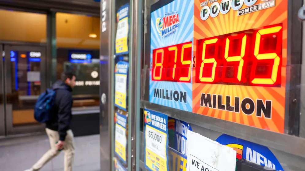 Los in Lebensmittelgeschäft gekauft. Mann gewinnt 1,2 Milliarden im Lotto