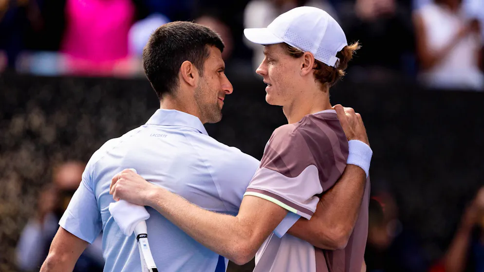 Jannik Sinner (à droite) est le nouveau dauphin de Novak Djokovic au classement ATP.
