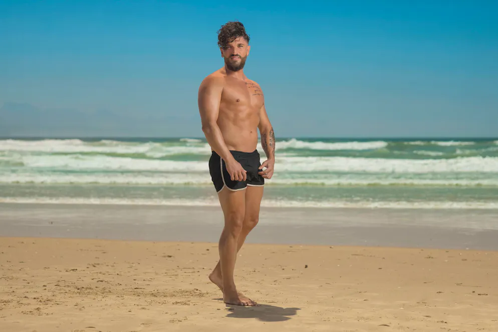 «Bachelorette 2024»: Die Kandidaten. Fabio (37) aus Dietikon (ZH): Der quirlige Hausmeister und Hobbyfotograf ist ein emotionaler und gutgläubiger Typ. Fabio hatte bisher drei Beziehungen und wurde von allen Partnerinnen betrogen. Die Bachelorette möchte der älteste Kandidat der Staffel mit seiner Warmherzigkeit erobern. Wie Anthony tunt er gern Autos. Die beiden sind gute Freunde.
