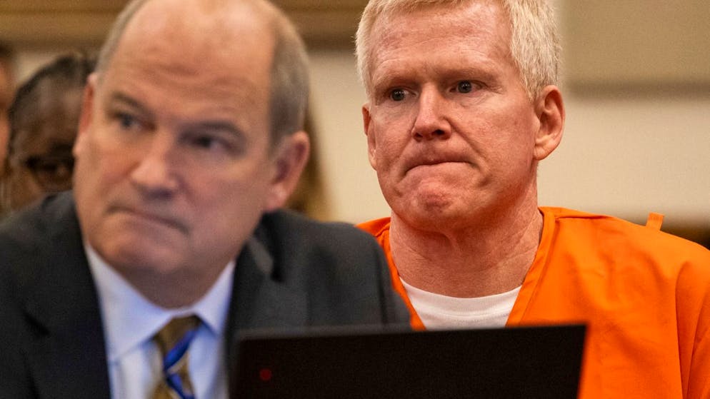 ARCHIV - Der ehemalige Anwalt Alex Murdaugh (r), in den USA wegen Doppelmordes für schuldig befunden, während einer Gerichtsverhandlung. Foto: Andrew J. Whitaker/Pool The Post And Courier Pool via AP/dpa