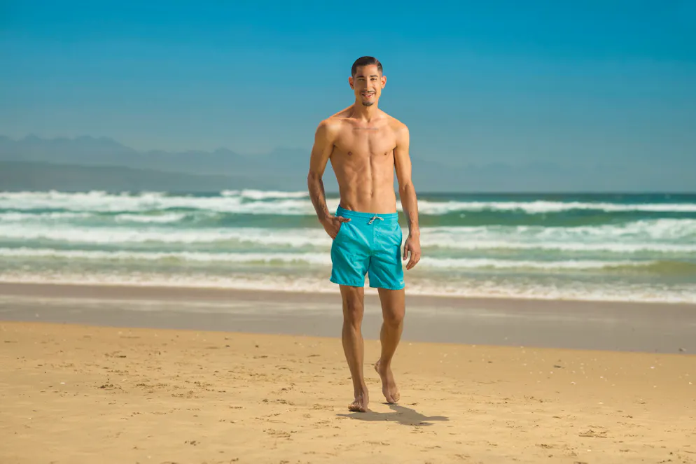 «Bachelorette 2024»: Die Kandidaten. Paolo (31) aus Birmenstorf (AG)/Sizilien (IT): Der temperamentvolle Sizilianer ist nicht zu überhören. Er ist laut, klopft gern Sprüche und sorgt mit seiner guten Laune für Stimmung. Dabei ist er sehr ordentlich und perfektionistisch. Er arbeitet als Coiffeur und Model, tanzt Ballett, reitet und spielt Volleyball.