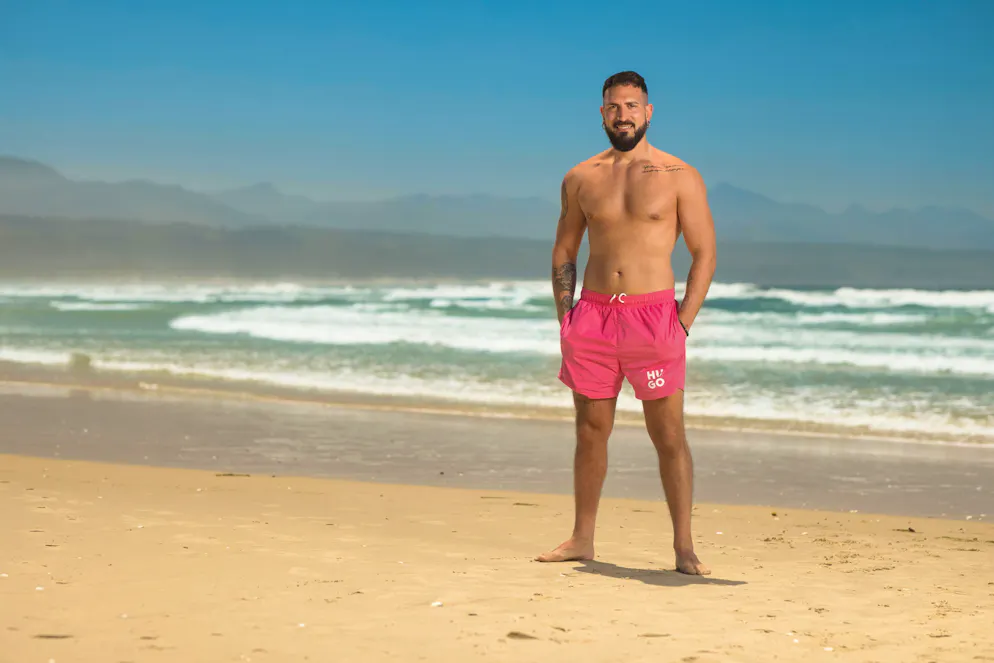 «Bachelorette 2024»: Die Kandidaten. Anthony (30) aus Volketswil (ZH): Anthony ist sensibel und sehr familiär. Der Logistik- und Produktionsallrounder hatte bis 2021 eine eigene Pizzeria. In seiner Freizeit tunt er gern Autos. Er war bereits verlobt, wollte jung Vater werden, doch die Beziehung zerbrach. Er brauchte lange, um darüber hinwegzukommen.