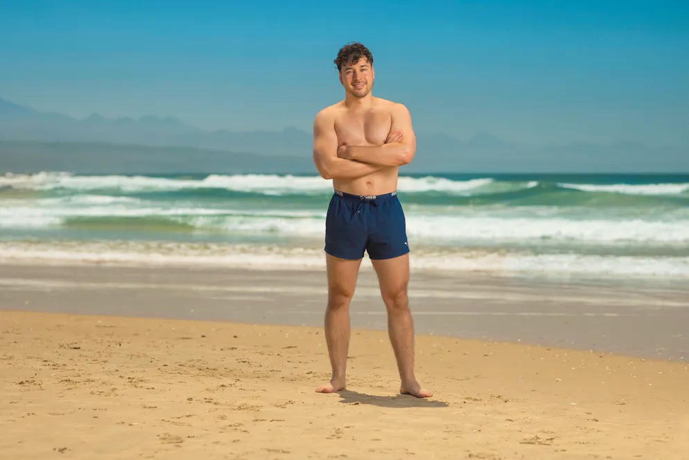 «Bachelorette 2024»: Die Kandidaten. Mike (30) aus Zürich: Crazy, nerdy, hemmungslos – das ist Mike. Der Social Video Producer testet gern Grenzen und Reaktionen anderer – auch bei der Bachelorette. Er sammelt Magic-Karten und mag Animes, Games und Shouting; er singt in einer Metalcore-Band.