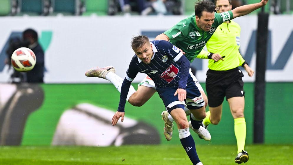 Luzern gleicht gegen St. Gallen in der Nachspielzeit zum 1:1 aus - Gallery. Martin Frydek (links) und Lukas Görtler schenken sich nichts - St. Gallens Captain fehlt im nächsten Spiel gegen Lausanne-Sport aufgrund einer Gelbsperre wegen Reklamierens