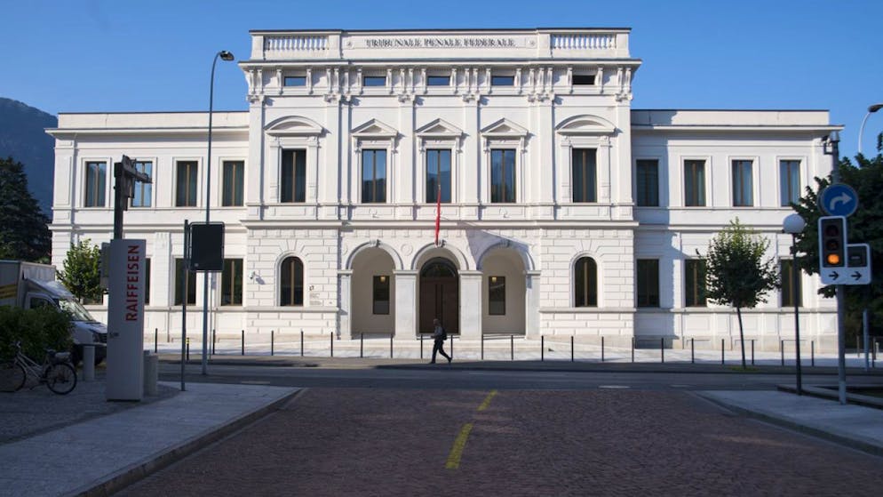 Il processo sullo scandalo finanziario che ha coinvolto il fondo sovrano della Malaysia 1MDB si è aperto stamani davanti al Tribunale penale federale di Bellinzona e dovrebbe durare per tutto il mese di aprile.