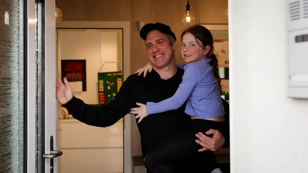 Croci-Torti mit der jüngsten Tochter Cassandra (6) auf dem Arm. 