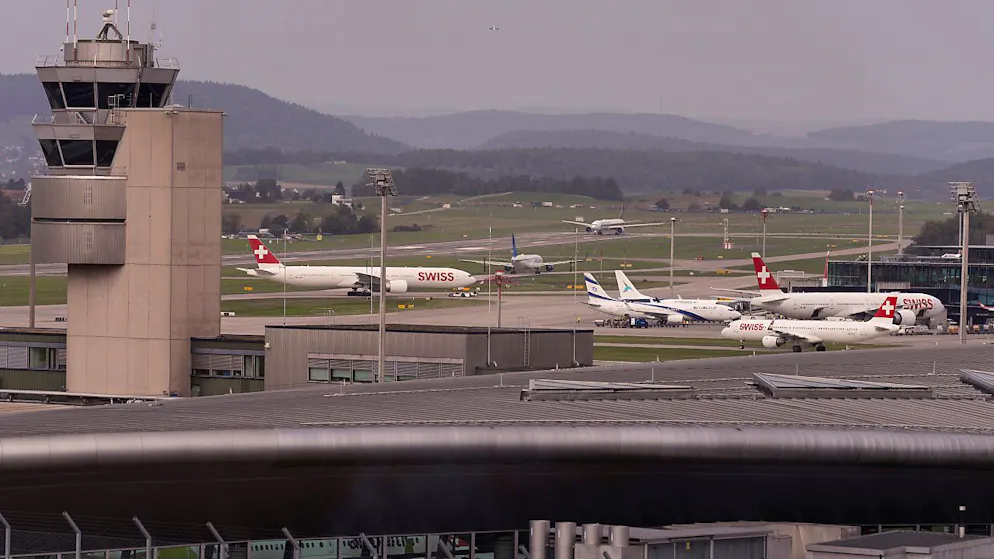 Ein reger Osterreiseverkehr hat zu einem Anstieg der Flugbewegungen im März geführt. (Archivbild)