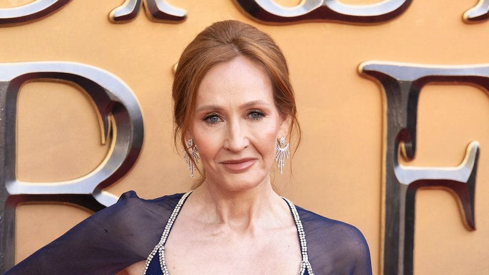 Scozia. JK Rowling sfida la polizia: «Arrestatemi per le mie posizioni sui trans»