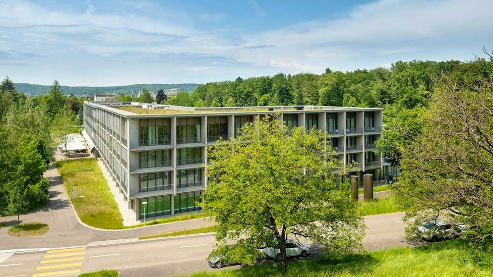 Die Reha Rheinfelden - im Bild die Klinik - will mit dem Kauf des Gesundheitsbereichs des Parkresorts Rheinfelden ihre marktführende Position in der Nordwestschweiz stärken. (Archivbild)