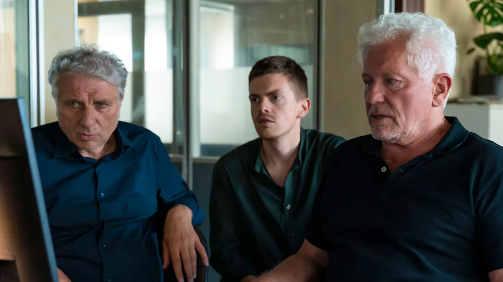 Gibt es Hybristophilie wirklich?. Franz Leitmayr (Udo Wachtveitl, links), Kalli Hammermann (Ferdinand Hofer, Mitte) und Ivo Batic (Miroslav Nemec) sind entsetzt von den Gewaltvideos im Netz.