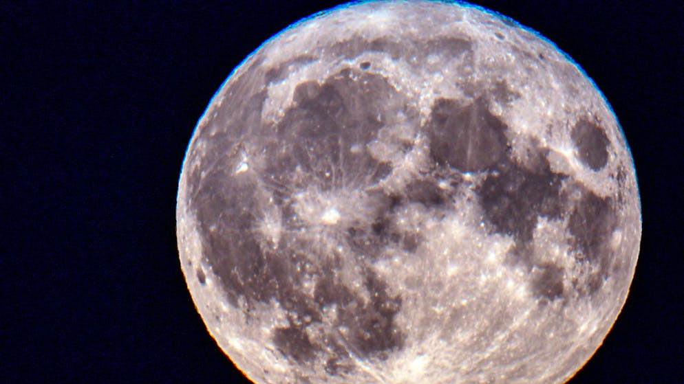 Spectacle from the end of September. The moon gets a little brother