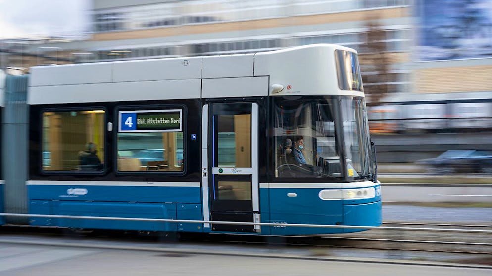 Das VBZ-Abonnement soll nur noch 365 Franken pro Jahr kosten. Entscheiden werden die Stadtzürcher Stimmberechtigten. (Symbolbild)