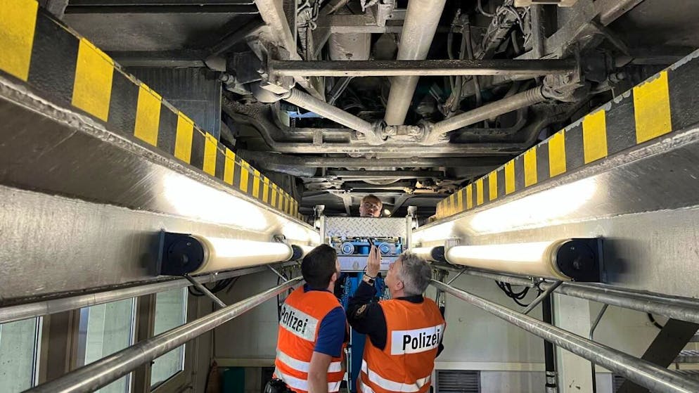 Bei einer Carkontrolle in Winterthur hat die Zürcher Kantonspolizei drei Chauffeure angezeigt. Sie verstiessen gegen die Ruhezeitvorschriften.