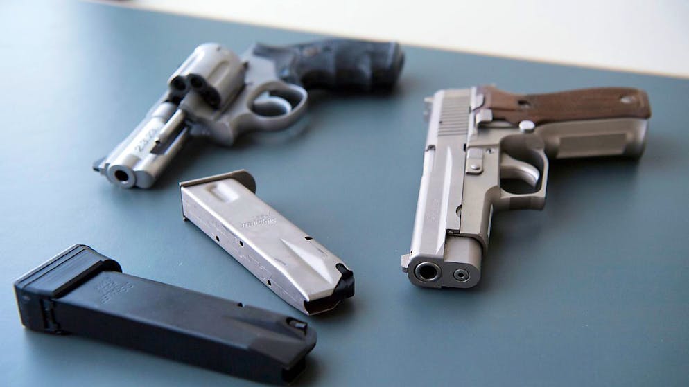 Im Kanton Freiburg können Bürgerinnen und Bürger nicht mehr gebrauchte Waffen im Rahmen einer Aktion bei der Kantonspolizei abgeben. (Symbolbild)