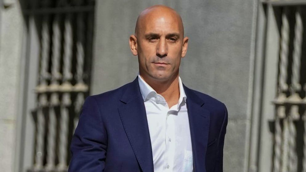 Enquête pour corruption. Luis Rubiales arrêté par la police à sa descente d’avion à Madrid