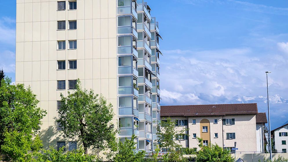 Tür an Tür leben und trotzdem einsam sein. Mit einem Tag der Nachbarschaft will die Stadt Thun das Miteinander der Bevölkerung in den Quartieren fördern. (Archivbild)