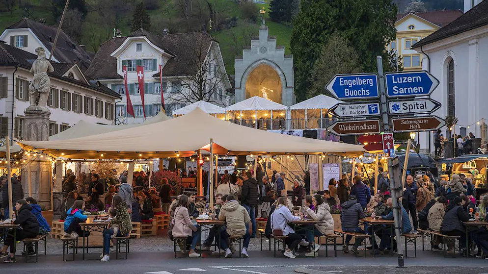 Auf dem Dorfplatz in Stans triff man sich während der Stanser Musiktage. (Archivbild)