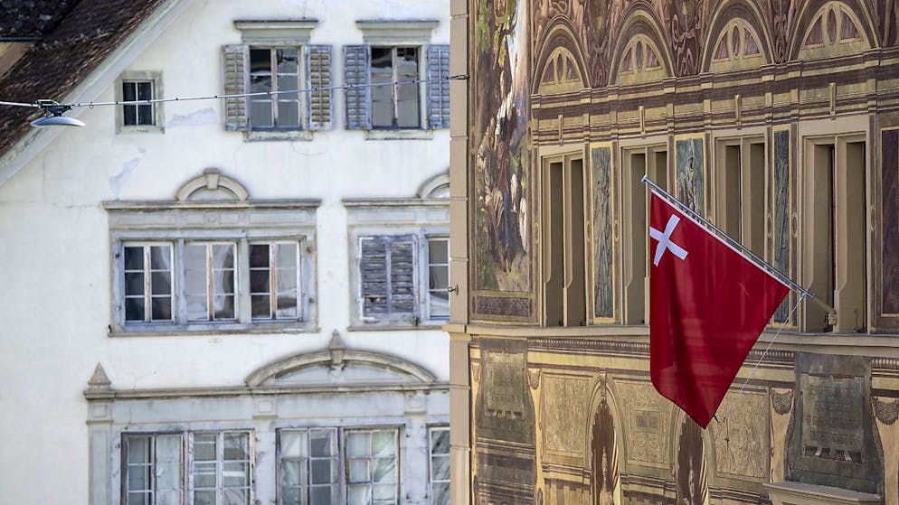 Der Kanton Schwyz hat die ungefähren Mehrkosten bei einer Annahme der Prämien-Entlastungs-Initiative berechnet. (Symbolbild)