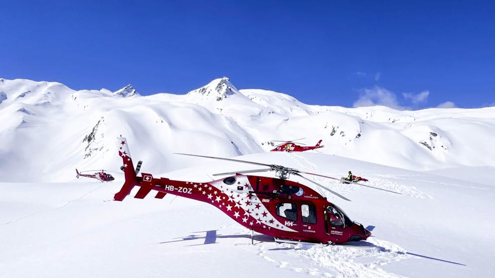 Ecco tre dei sette elicotteri adoperati nelle operazioni di soccorso sul luogo dell'incidente