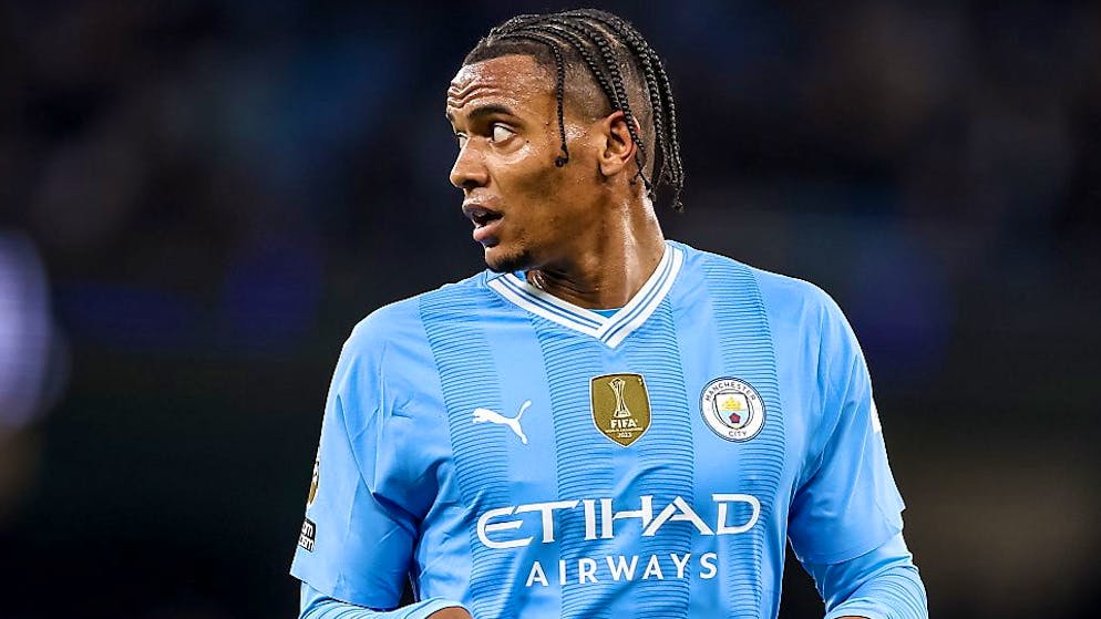 Manchester City spielte mit Manuel Akanji in der Innenverteidigung.