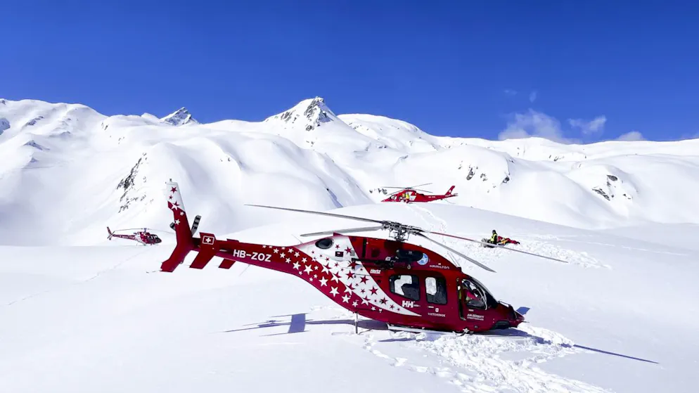 Les sauveteurs arrivent en hélicoptère sur le lieu du crash mardi au Petit-Combin.