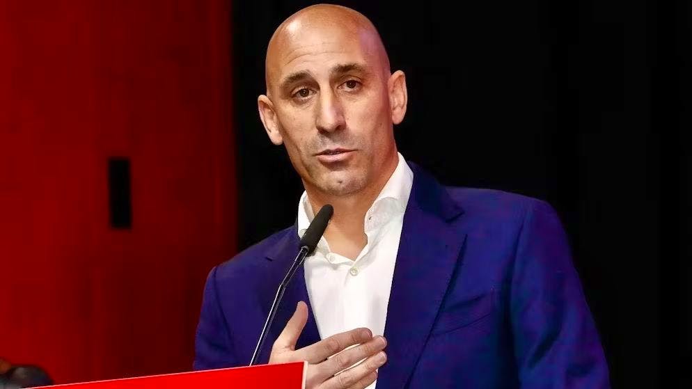 Bacio forzato. Rubiales si difende: «Non capisco come possa essere considerata un'aggressione sessuale»