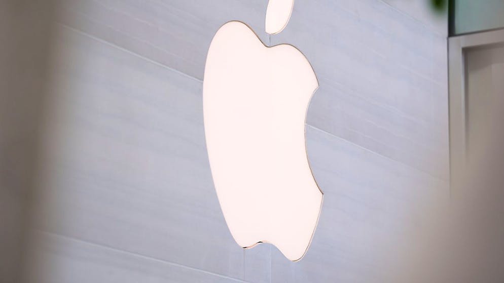 Apple erwägt einem Medienbericht zufolge den Einstieg ins Geschäft mit Roboter-Technik fürs Zuhause. Unter anderem hätten sich Apple-Ingenieure mit einem Roboter beschäftigt, der Menschen im Haushalt folgen könne, schrieb der Finanzdienst Bloomberg am Mittwoch. (Archivbild)