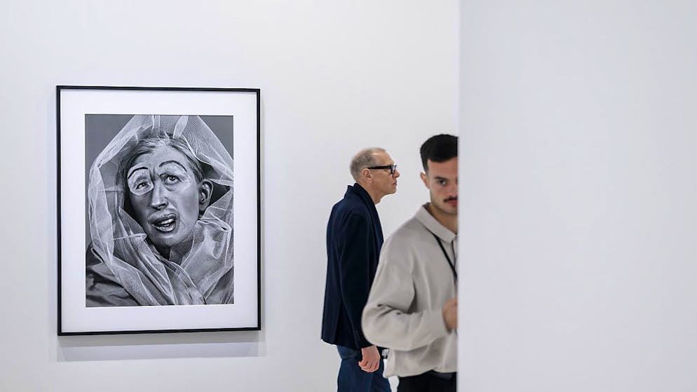 Les visages remodelés de l'icône Cindy Sherman - Gallery. L'artiste découpe, déforme et recombine des détails de son visage.