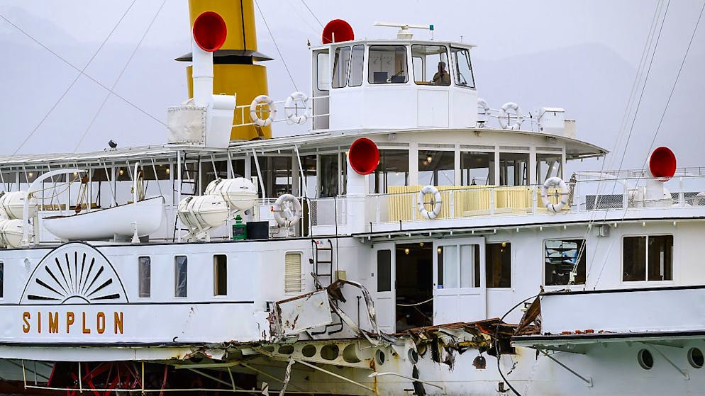La coque du Simplon et la coupée d'embarquement avaient subi d'importants dégâts.
