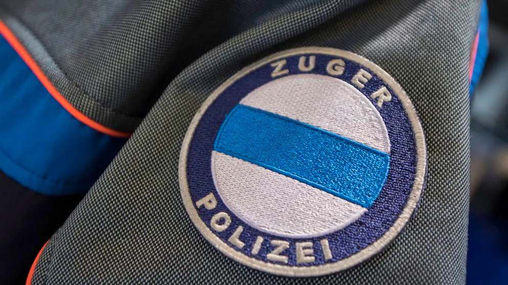 Die Zuger Polizei rückte am frühen Donnerstagmorgen zu einem versuchten Raubüberfall auf ein Juweliergeschäft aus. (Archivbild)
