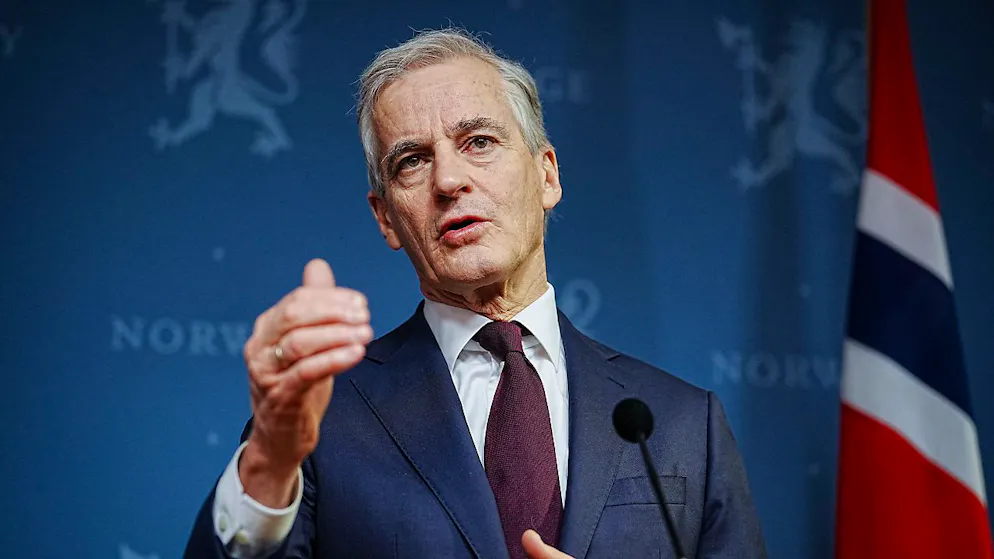 Jonas Gahr Støre, Ministerpräsident von Norwegen, gibt eine Pressekonferenz mit Bundeswirtschaftsminister Habeck. Foto: Kay Nietfeld/dpa
