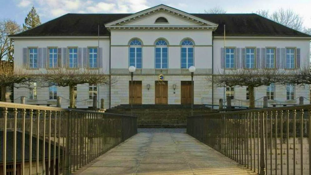 Das Büro des Grossen Rats hat eine Erhöhung der Grundentschädigung und der Sitzungsgelder für die 140 Grossrätinnen und Grossräte vorgeschlagen. (Archivbild)