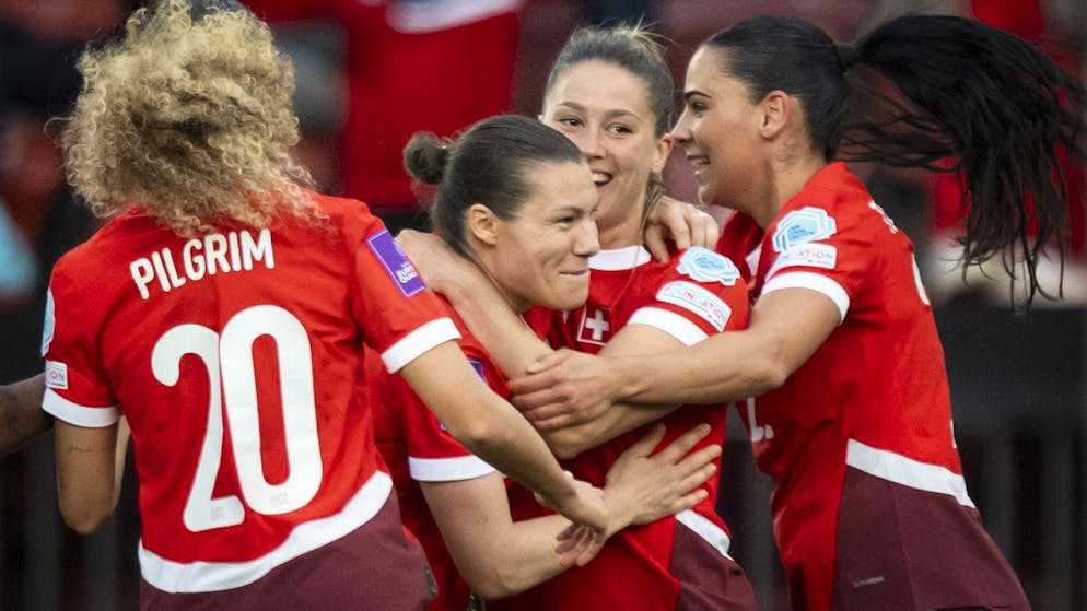 La joie des Suissesses après l'ouverture du score de Viola Calligaris.