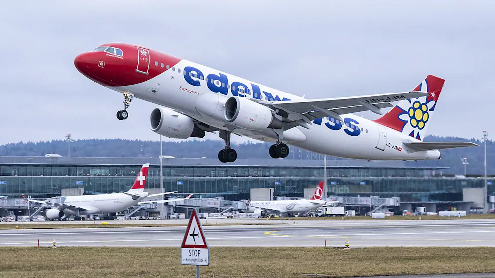 Edelweiss-Chef Bernd Bauer will künftig vor allem auf der Langstrecke neue Destinationen anfliegen. So könnten beispielsweise Peru und Indonesien als Reiseländer dazukommen, sagte er in einem Interview.(Archivbild)