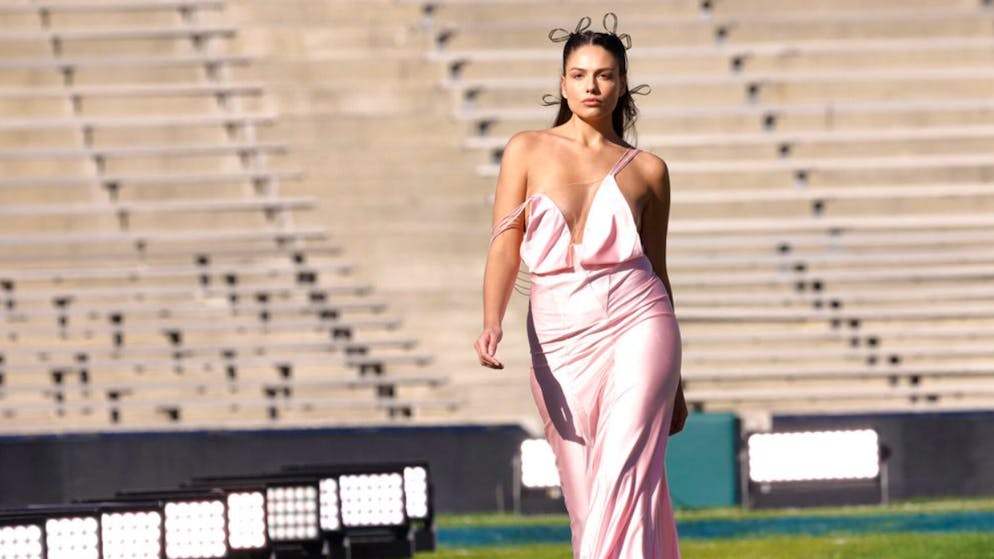 «Klebeband ist dein Freund». Xenia steht bei GNTM plötzlich oben ohne da