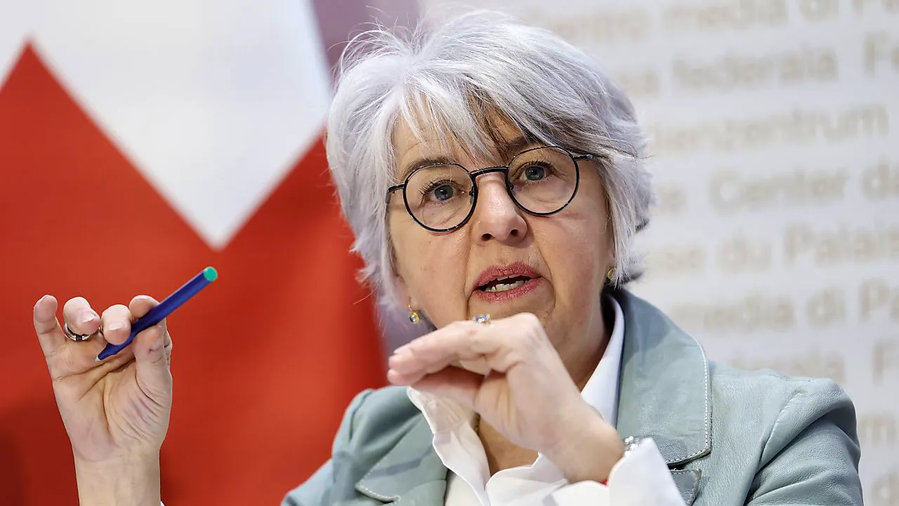 Eidg. Abstimmungen. Bundesrat lehnt Volksinitiativen zur Reduktion der Prämienlast ab