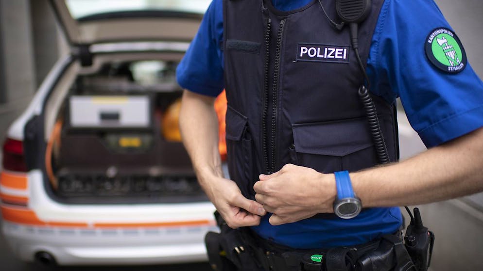 Die Kantonspolizei St. Gallen erhielt drei Meldungen, wonach Kinder von Männern aus Autos heraus angesprochen worden seien. Die Präsenz von Patrouillen in der Region Fürstenland soll erhöht werden. (Symbollid)