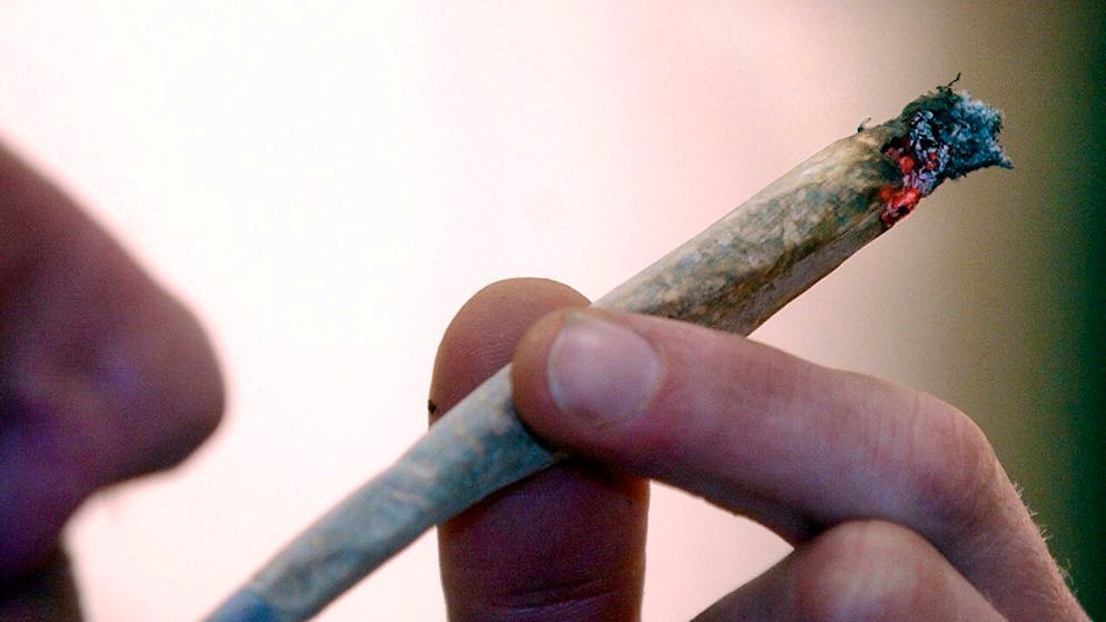 Eine Studie soll zeigen, wie sich der regulierte Cannabisverkauf auf die Konsumenten auswirkt. (Symbolbild)