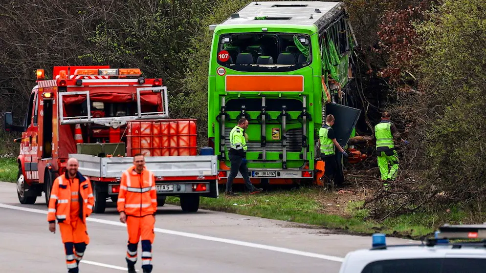 Die ersten Rettungskräfte waren bereits fünf Minuten nach dem Notruf am Unfallort auf der A9 nahe Leipzig.