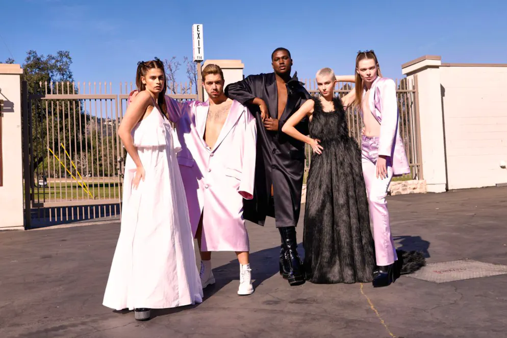 «GNTM»: Folge 8 mit «Nipplegate» und Orientierungsproblemen. Lucas (zweiter von links) und Marvin (Mitte, mit von links: Nuri, Lilli, Dominic) mussten sich im GNTM-Penthouse ein neues Zimmer suchen. Wenigstens für Marvin lief es sonst rund: Der Ghanaische Prinz aus Bielefeld bekam zwei Jobs.