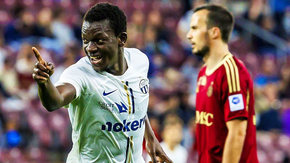 Stimmung wie zu Corona-Zeiten. Der FCZ duselt sich ohne Fans und doppeltem Latten-Glück zum Mini-Sieg