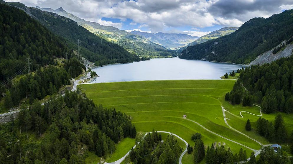 Das EWZ plant eine Erhöhung des Staudamms am Bündner Marmorerasee um 14 Meter. Damit könnten 50 zusätzliche Gigawattstunden Strom pro Jahr produziert werden. (Archivbild)