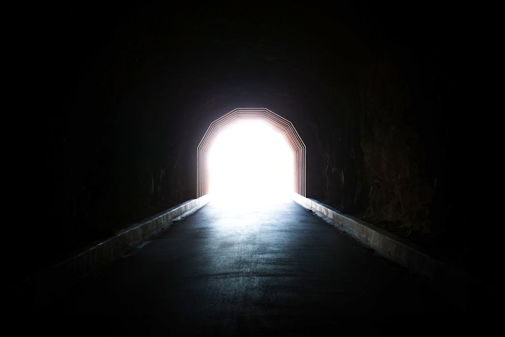 Les stoïques, enclins à dissimuler leurs sentiments, s’efforcent de résoudre leurs problèmes tout seuls. Une telle attitude, couplée à une forte propension au risque, peut entraîner une sorte de vision en tunnel, à tel point que le suicide semble parfois la seule issue possible.