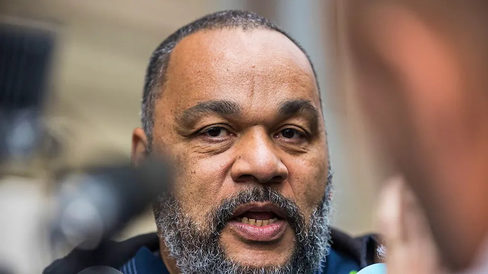 Le polémiste français Dieudonné pourra monter sur scène dimanche dans le Bas-Rhin. La justice a suspendu samedi l'interdiction prononcée par la préfecture en invoquant la liberté d'expression (Archives).