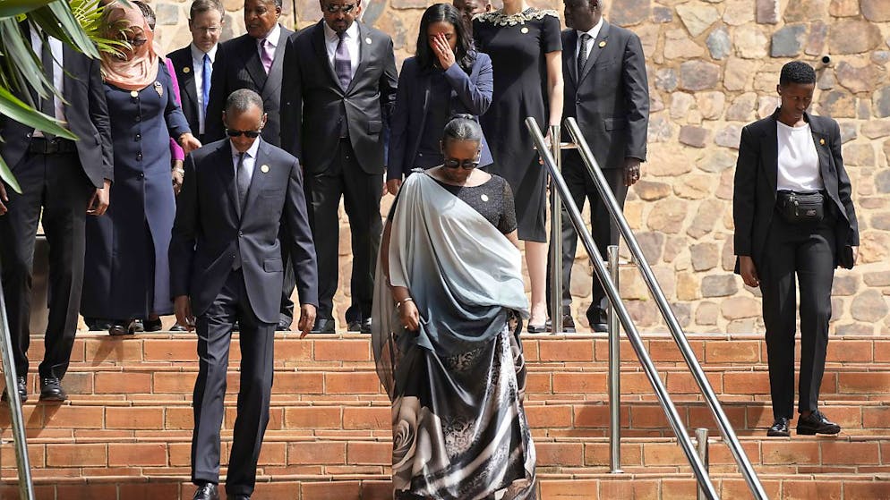 Le Rwanda marque le 30e anniversaire du génocide des Tutsi - Gallery. Le président rwandais Paul Kagame, accompagné de son épouse Jeanette, a reçu dimanche des dignitaires étrangers pour célébrer le 30e anniversaire du génocide des Tutsi dans son pays.