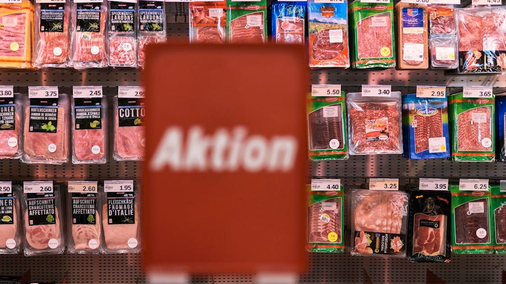 Fleisch bleibt gut: Mit einem gemeinsamen Projekt wollen Denner und Caritas die Lebensmittelverschwendung reduzieren.