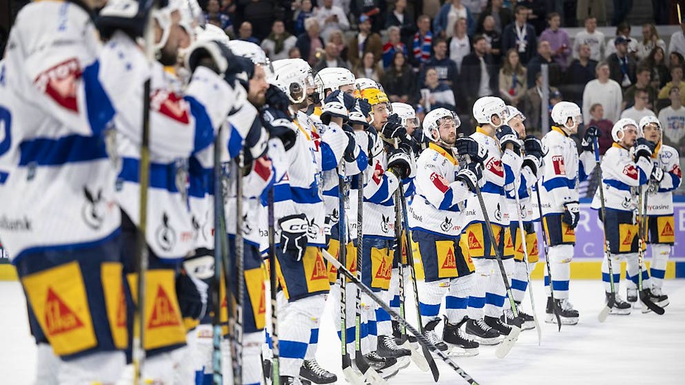 Zug bleibt nur noch die Erinnerung als Hoffnung - Gallery. Bislang gegen die ZSC Lions chancenlos: Die Zuger Spieler nach der 2:5-Niederlage am Samstagabend in Zürich.